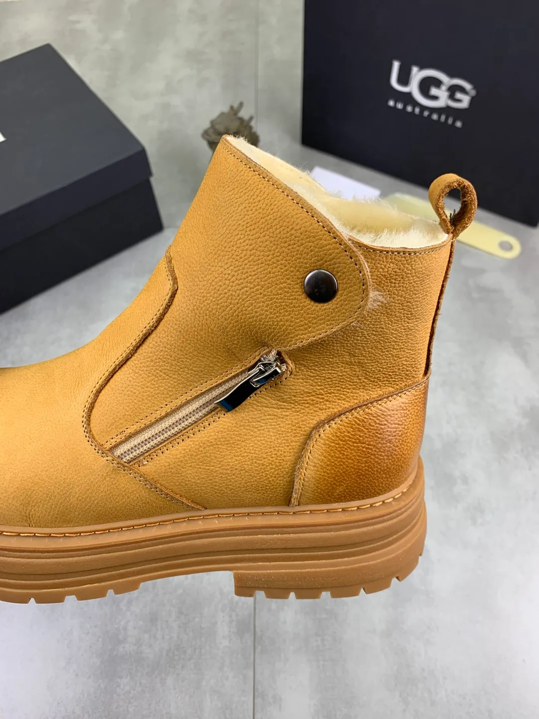 Men's men's shoes 💰P660 New arrival 🆕🆕🆕 IUGGI Men's British retro Martin boots Winter new men's outdoor hiking boots First layer of cowhide on the outside and wool on the inside Comfortable and warm Rubber sole sole Non-slip and firm Trendy and fashionable Casual and versatile Size: 38-44 (45 customized) Color: three colors